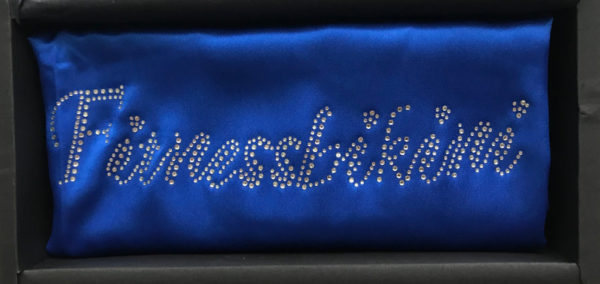 Атласный халат «Fitnessbikini» для фитнес-бикини (синий)